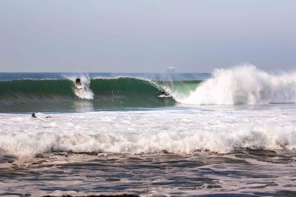 surfer dropping in